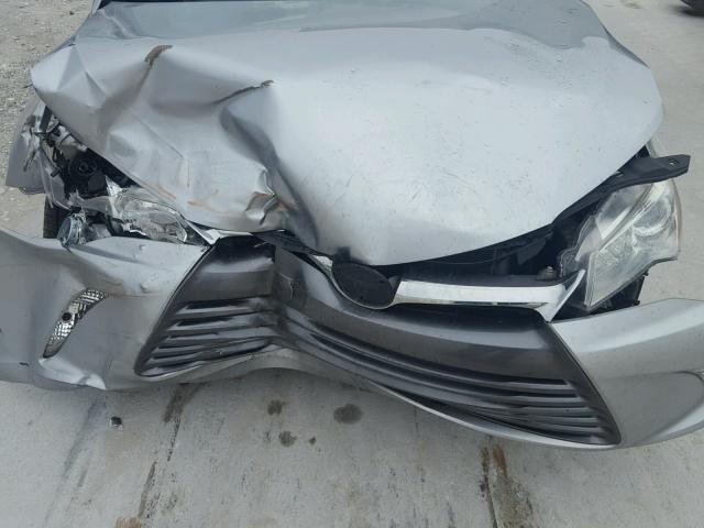 4T1BF1FK3FU030659 - 2015 TOYOTA CAMRY LE ვერცხლისფერი ფოტო 7