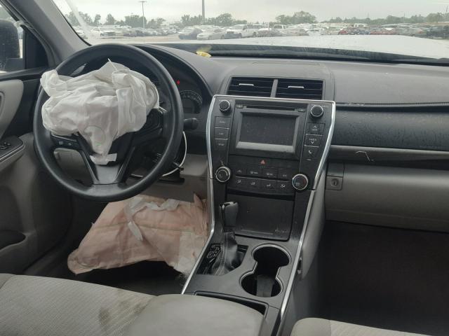 4T1BF1FK3FU030659 - 2015 TOYOTA CAMRY LE ვერცხლისფერი ფოტო 9