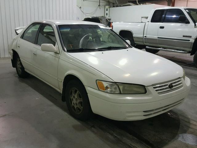 JT2BG22K9W0216378 - 1998 TOYOTA CAMRY CE WHITE photo 1