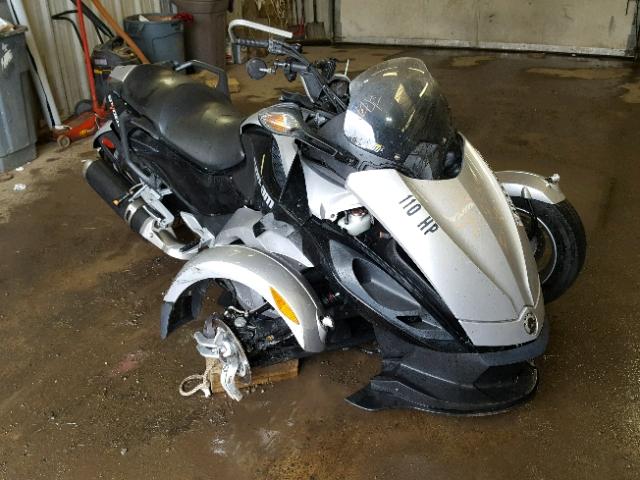 2BXJABA169V000194 - 2009 CAN-AM SPYDER ROA SILVER photo 1