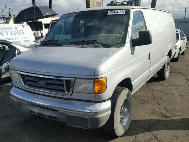 1FTSS34S45HA33785 - 2005 FORD ECONOLINE WHITE photo 2