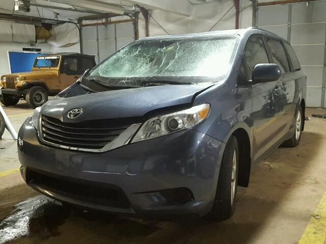 5TDKK3DC0FS688791 - 2015 TOYOTA SIENNA LE BLUE photo 2