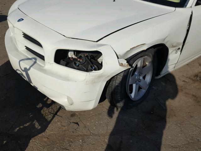 2B3KA43G28H303361 - 2008 DODGE CHARGER WHITE photo 9