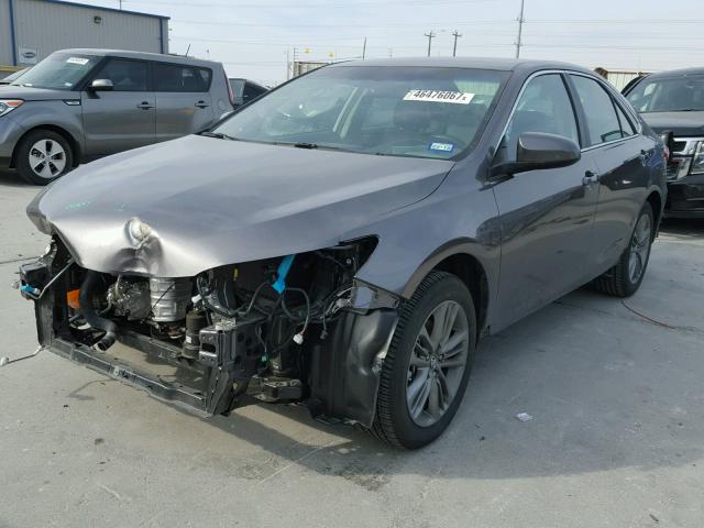 4T1BF1FK0HU758555 - 2017 TOYOTA CAMRY LE გრაფიტი ფოტო 2