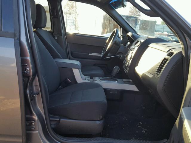 1FMCU9D77AKC60393 - 2010 FORD ESCAPE XLT GRAY photo 5