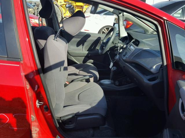 JHMGE88279S061821 - 2009 HONDA FIT RED photo 5