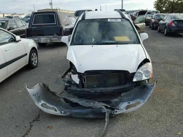 KNAFG526287149613 - 2008 KIA RONDO LX WHITE photo 9