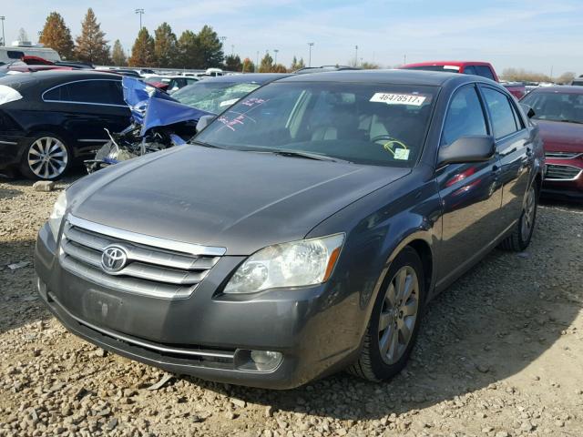 4T1BK36B95U014889 - 2005 TOYOTA AVALON GRAY photo 2