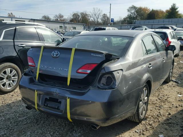 4T1BK36B95U014889 - 2005 TOYOTA AVALON GRAY photo 4