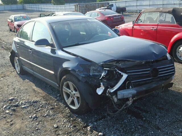 WVWRH63B64P203049 - 2004 VOLKSWAGEN PASSAT GLX BLUE photo 1