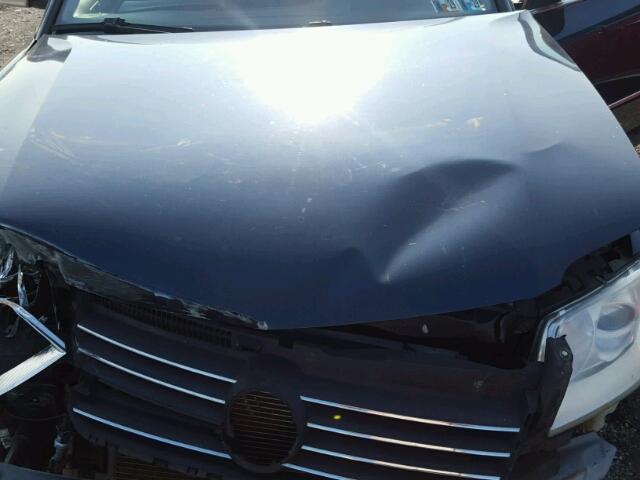 WVWRH63B64P203049 - 2004 VOLKSWAGEN PASSAT GLX BLUE photo 7