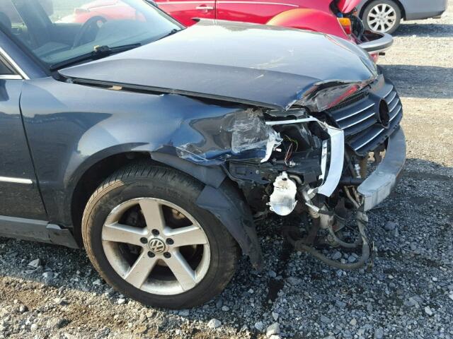 WVWRH63B64P203049 - 2004 VOLKSWAGEN PASSAT GLX BLUE photo 9