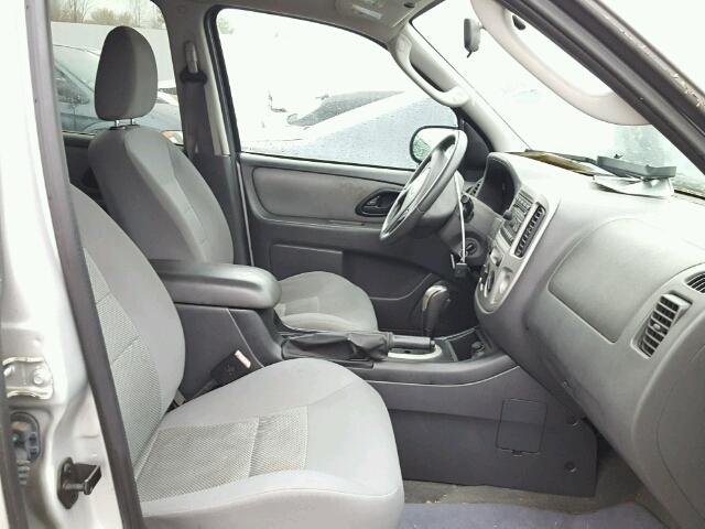 1FMYU03Z76KC86648 - 2006 FORD ESCAPE SILVER photo 5