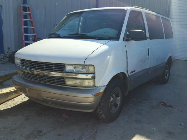 1GNDM19XX2B100651 - 2002 CHEVROLET ASTRO WHITE photo 2