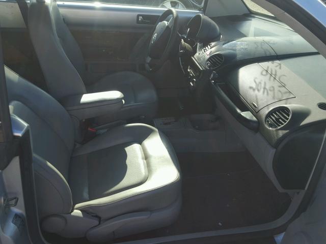 3VWPF31Y16M308624 - 2006 VOLKSWAGEN NEW BEETLE Gümüş foto 5