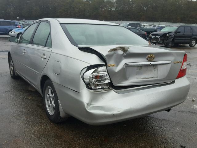 4T1BE32K42U594092 - 2002 TOYOTA CAMRY LE ვერცხლისფერი ფოტო 3