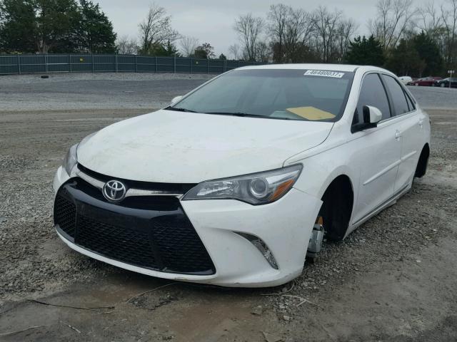 4T1BF1FK0HU675515 - 2017 TOYOTA CAMRY LE WHITE photo 2