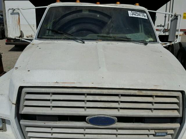 1FDNK74P2LVA22830 - 1990 FORD F700 F WHITE photo 7