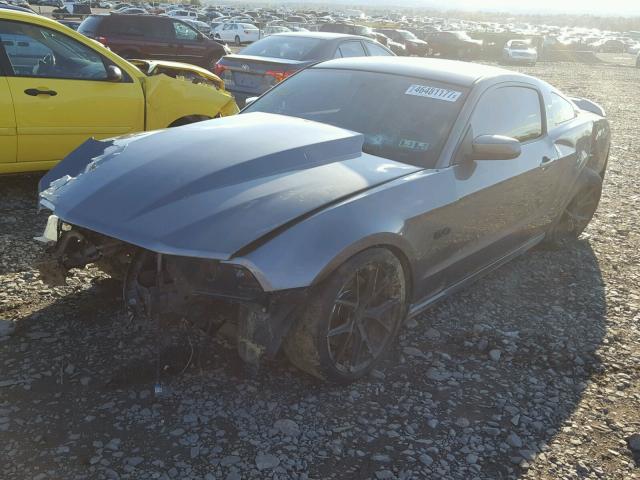 1ZVBP8CF2B5123496 - 2011 FORD MUSTANG GT GRAY photo 2