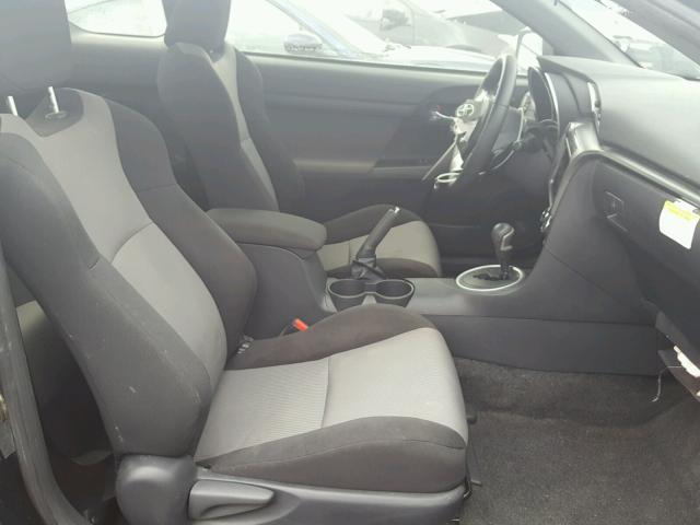 JTKJF5C79GJ018311 - 2016 TOYOTA SCION TC 黑色 照片 5