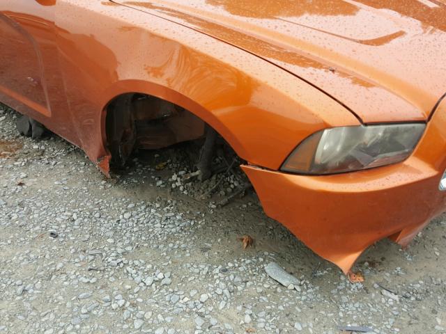 2B3CL3CG7BH576683 - 2011 DODGE CHARGER ORANGE photo 9