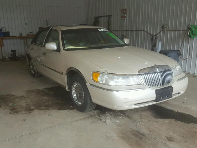 1LNHM83WXYY856808 - 2000 LINCOLN TOWN CAR C TAN photo 1