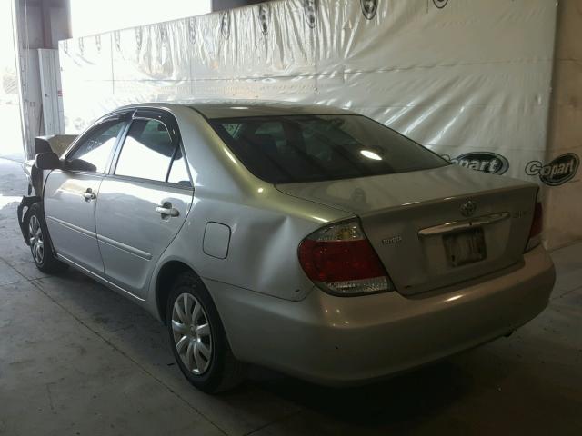 4T1BE30K55U086804 - 2005 TOYOTA CAMRY LE SILVER photo 3