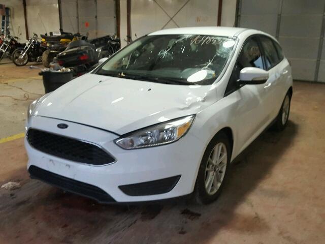 1FADP3K28GL338550 - 2016 FORD FOCUS SE WHITE photo 2