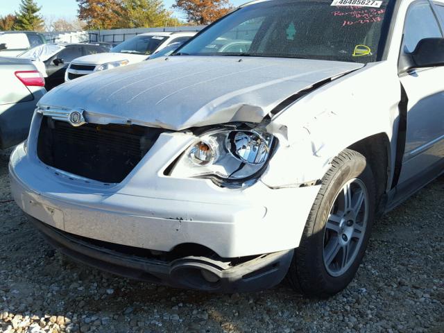 2A8GF68XX8R150631 - 2008 CHRYSLER PACIFICA T SILVER photo 9