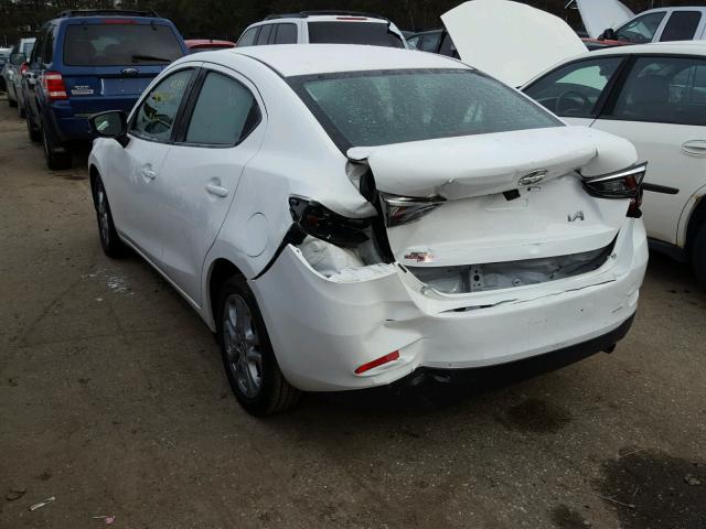 3MYDLBZV5GY102690 - 2016 TOYOTA SCION IA WHITE photo 3