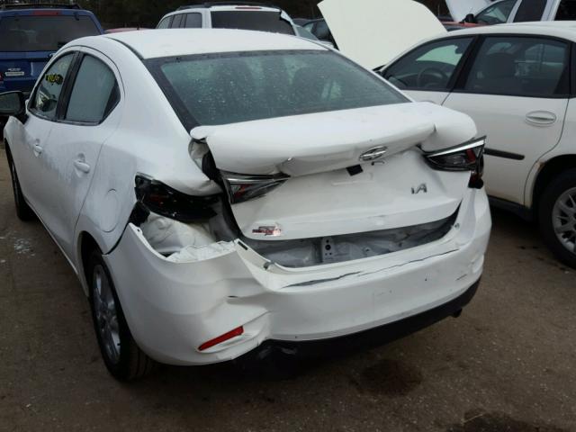 3MYDLBZV5GY102690 - 2016 TOYOTA SCION IA WHITE photo 9