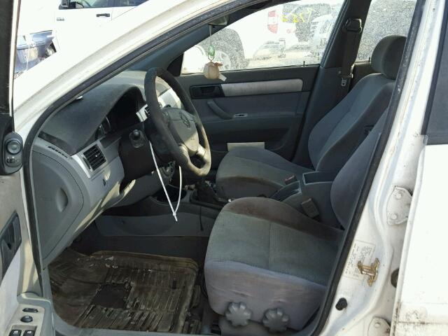 KL5JD56Z97K555187 - 2007 SUZUKI FORENZA WHITE photo 5