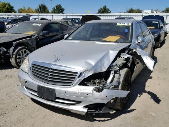 WDDNG71X08A232955 - 2008 MERCEDES-BENZ S 550 SILVER photo 2