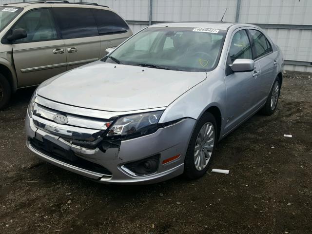 3FADP0L33CR210122 - 2012 FORD FUSION HYB SILVER photo 2