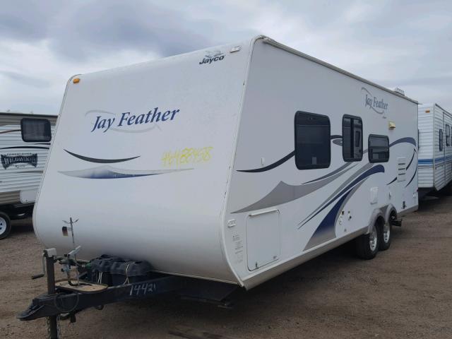 1UJBJ0BM1A1JY0087 - 2010 JAYCO JAFEATHER WHITE photo 2