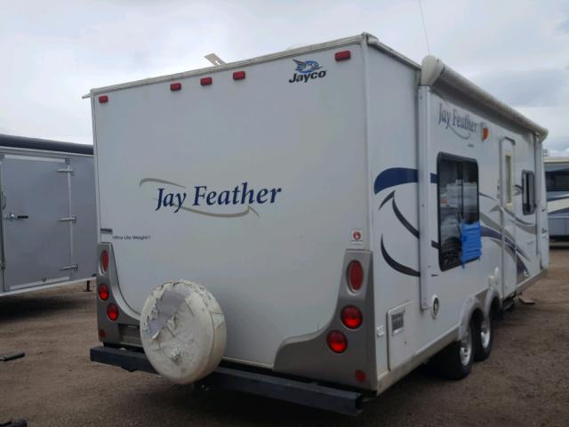 1UJBJ0BM1A1JY0087 - 2010 JAYCO JAFEATHER WHITE photo 4