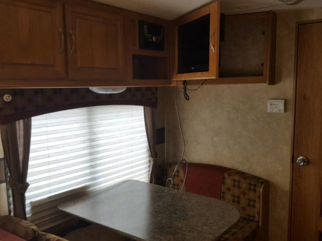 1UJBJ0BM1A1JY0087 - 2010 JAYCO JAFEATHER WHITE photo 8