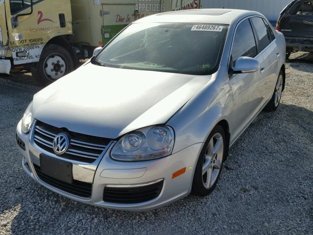 3VWRL7AJ2AM156180 - 2010 VOLKSWAGEN JETTA TDI SILVER photo 2