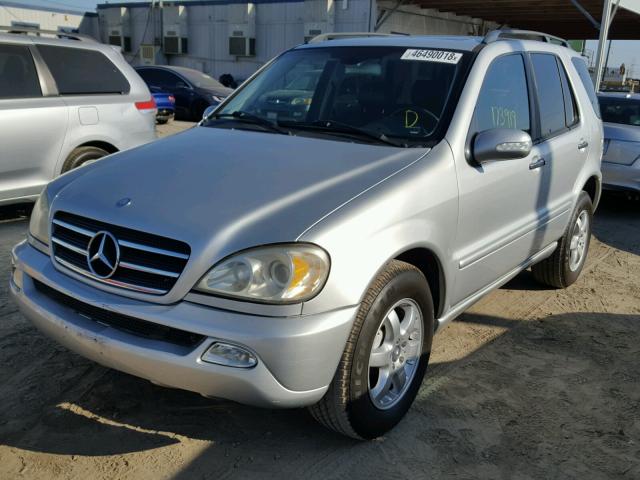 4JGAB75E74A475507 - 2004 MERCEDES-BENZ ML 500 SILVER photo 2