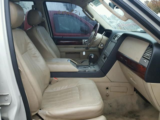 5LMFU27525LJ17167 - 2005 LINCOLN NAVIGATOR თეთრი ფოტო 5