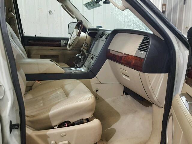 5LMFU28546LJ05862 - 2006 LINCOLN NAVIGATOR WHITE photo 5