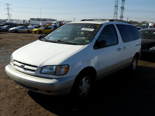 4T3ZF13C4XU147073 - 1999 TOYOTA SIENNA LE WHITE photo 2