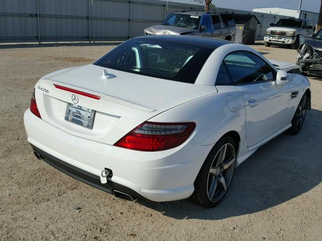 WDDPK4HA4FF107299 - 2015 MERCEDES-BENZ SLK 250 WHITE photo 4