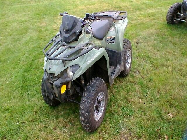 3JBLGAT26HJ001257 - 2017 CAN-AM OUTLANDER GREEN photo 2
