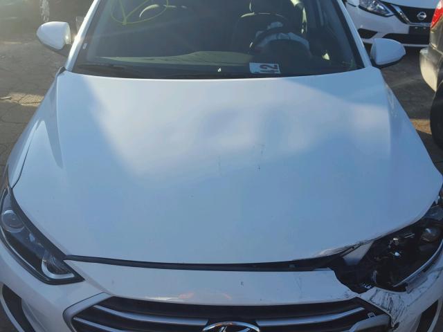 5NPD74LF3HH127392 - 2017 HYUNDAI ELANTRA SE WHITE photo 7