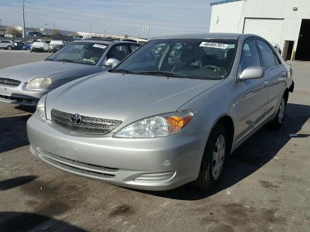 4T1BE32K43U142208 - 2003 TOYOTA CAMRY LE SILVER photo 2