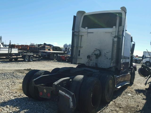 1FUJBBCK25LU23832 - 2005 FREIGHTLINER CONVENTION BURGUNDY photo 4