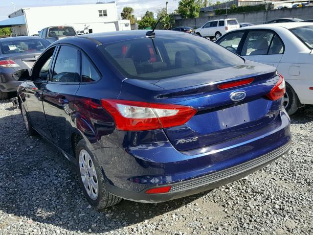 1FAHP3F20CL149736 - 2012 FORD FOCUS SE BLUE photo 3