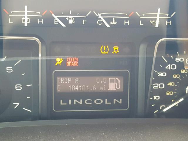 5LMJJ2J59AEJ04510 - 2010 LINCOLN NAVIGATOR Czarny zdjęcie 8