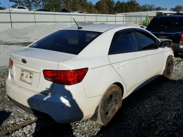 KNAFU4A25D5736380 - 2013 KIA FORTE EX WHITE photo 4